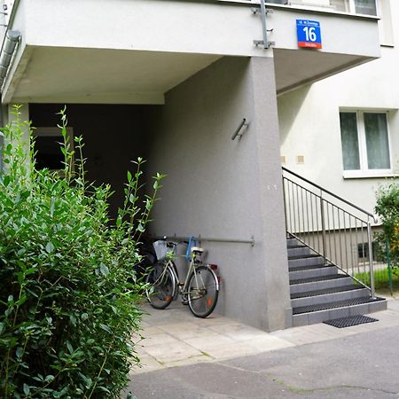Nice Apartament With Small Tub Варшава Екстер'єр фото