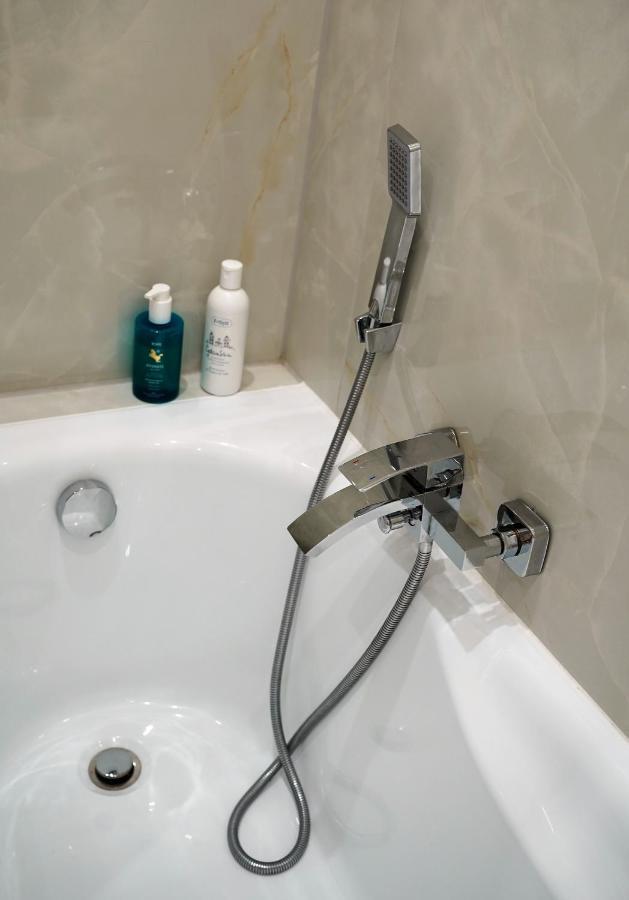 Nice Apartament With Small Tub Варшава Екстер'єр фото